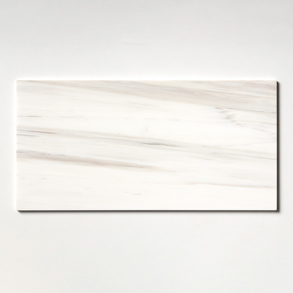 Revestimento de mármore Bianco Dolomiti polido para banheiro e parede da Country Floors.