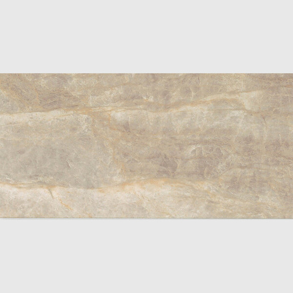 Baldosa de porcelana Carrara Poanazzo con aspecto de mármol mate y vetas beige cálidas, efecto piedra natural, de Country Floors.