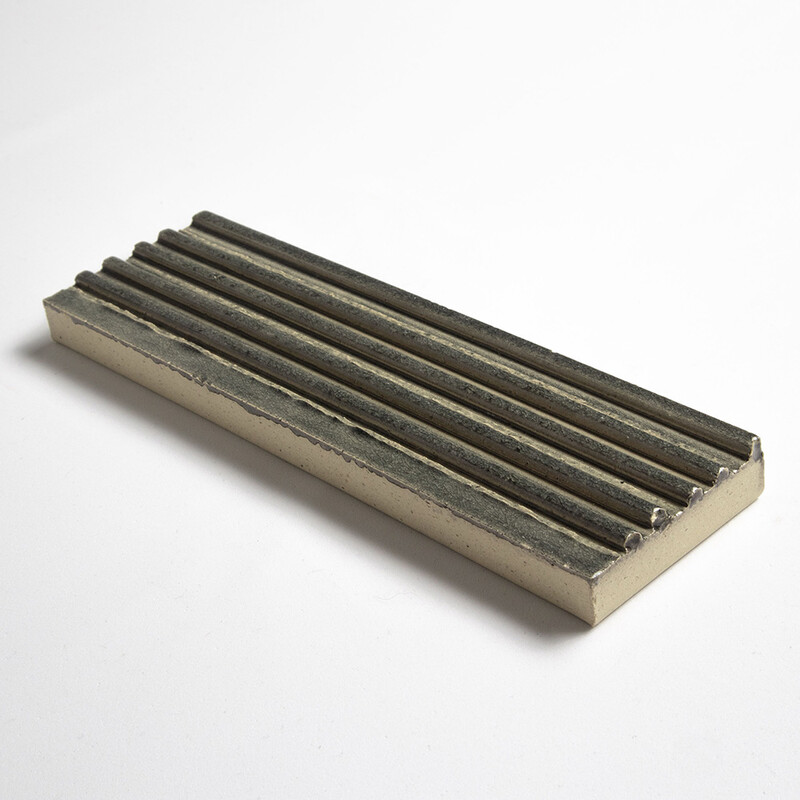 Pizarra Glossy Fluted Thin Brick Tile 2 1/4×7 9/16 (TL91336)