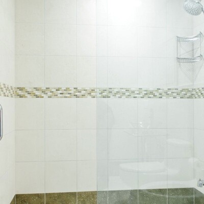 Lizola Honed 5/8×1 1/2 Limestone Mosaic 12×12 (MS00587) Champagne Honed Limestone Tile 12×12 (TL10596)
