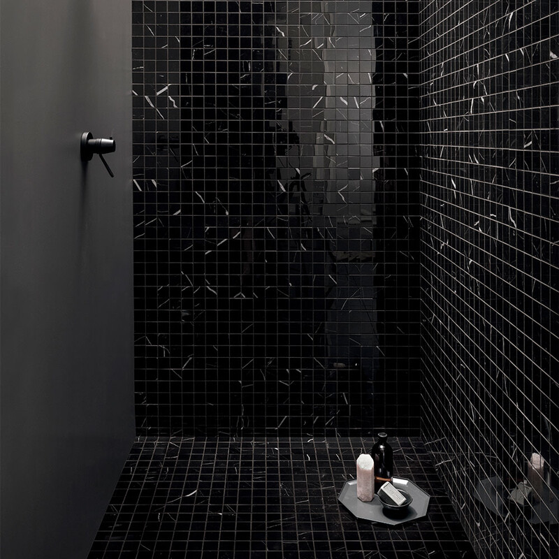 Mosaico de porcelana polida Marquina Nero 2×2 12×12 (WLE00956)