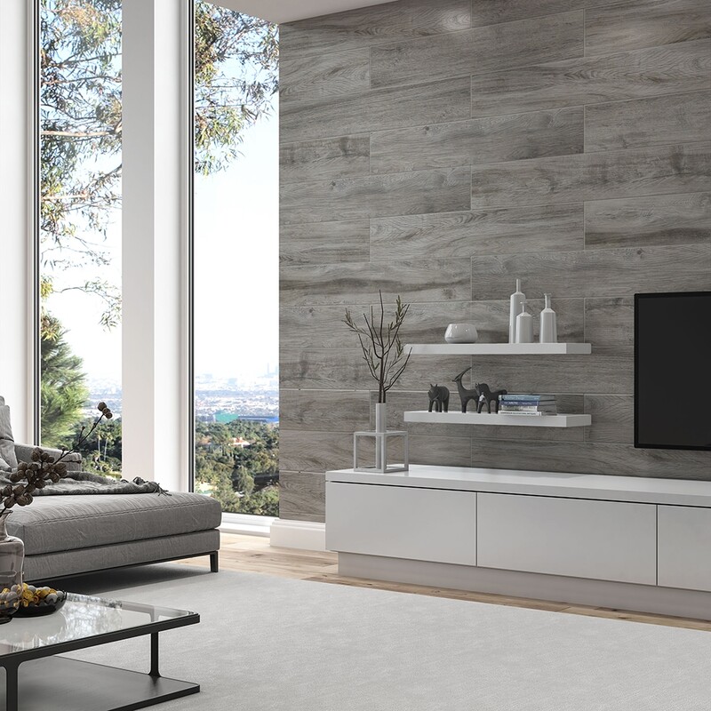 Carrelage mural en porcelaine imitation bois mat dans un salon moderne par Country Floors