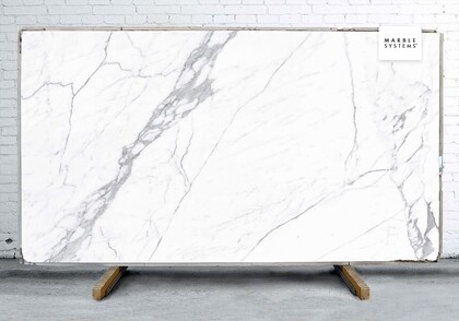 Image de la dalle en porcelaine blanche mate Statuario 64×128