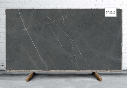 Dalle de porcelaine Nero Imperiale B Lappato Lucido 64×128 Image