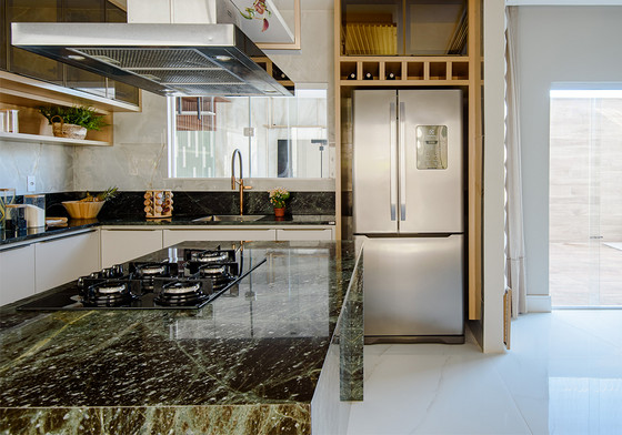 Madeirus Polished Quartzite Slab Random (SL90937)