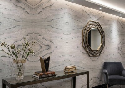 Изображение сцены в помещении: Полированная кварцитовая плита Macaubas Select, случайный размер (SL91451).