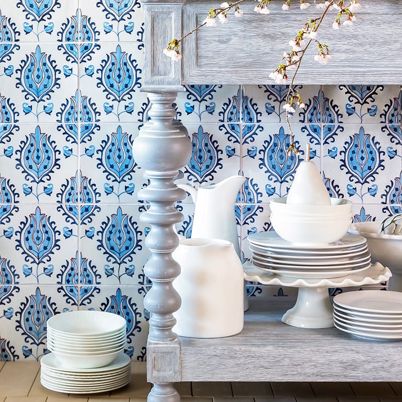 white and blue ceramic kitchen backsplash